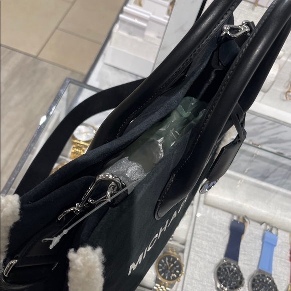 MICHAEL KORS Mirella Medium Suede and Faux Shearling Tote Bag
Black
NWT - Picture 5 of 15